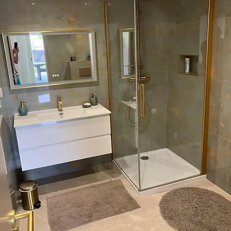 Proche Du Port Ste Catherine Apartment